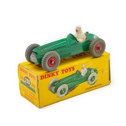 DINKY TOYS DTGB 1/43
Cooper Bristol ref. 233 dark green with number 6 new condition...