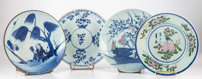 null ASIE

Ensemble de quatre assiettes en porcelaine émaillée bleu et blanc.