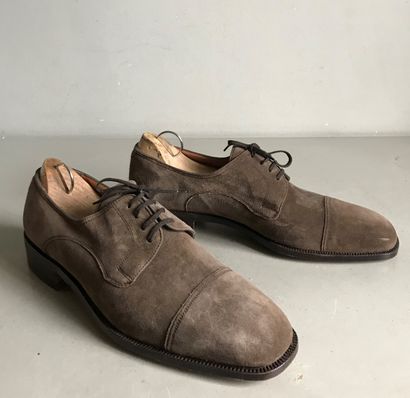 null J.M WESTON - Vintage

Paire de chaussures Derby à lacets en daim. Semelle cuir...