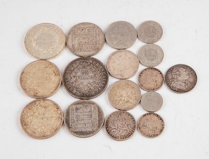 null Lot de pièces divers comprenant : 

- 1 pièce de 50 francs 

- 2 pièces de 20...