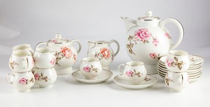 null LEGRAND & Cie - LIMOGES

Partie de service à café en porcelaine à décor de roses,...