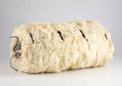 null Manchon en hermine doublée de soie

L. : 33 cm

Usures - en l'état