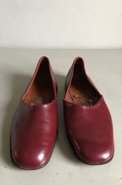 null J.M WESTON - Vintage

Paire de de chaussons d'intèrieur en cuir bordeaux

T:...