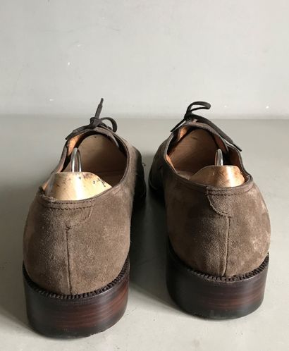 null J.M WESTON - Vintage

Paire de chaussures Derby à lacets en daim. Semelle cuir...