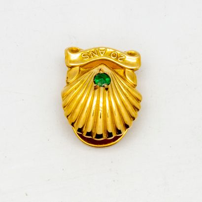 null CARTIER

Pin's en or orné d'une petite émeraude

(avec sa boîte)