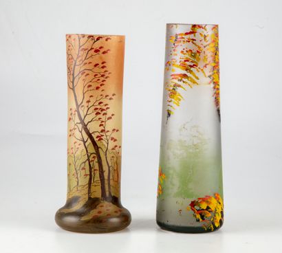 null Grand vase en verre marmoreen en verre multicouche dans le goût de l'école de...