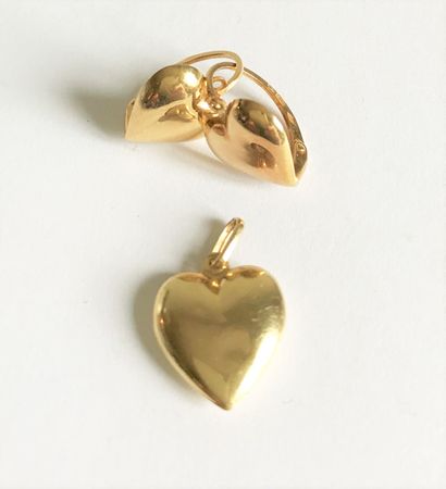 null Ensemble composé d'une paire de BO et un pendentif en or jaune et forme de coeur

Poids...