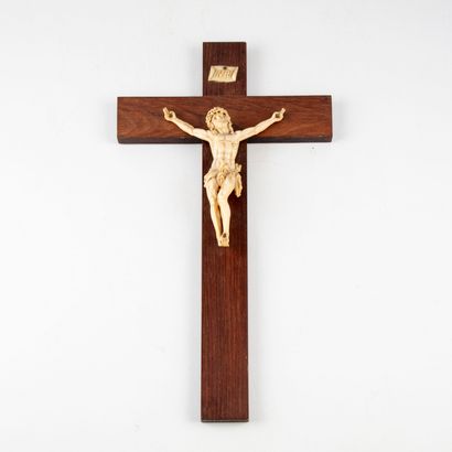 null Crucifix en bois, Christ en os. 

H. : 35 cm