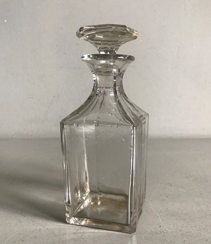 null Petite carafe couverte à Porto en verre de section carrée. Fin XIXe - début...