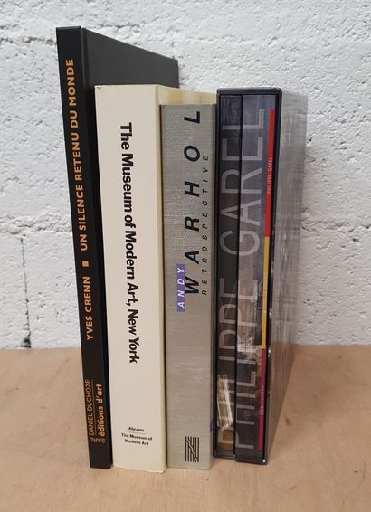 null Ensemble de 4 livres d'art dont Crenn, Garel, Warhol, Catalogue du Museum of...