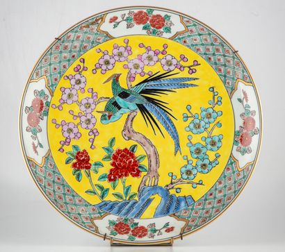 CHINE CHINE

Grand plat rond en porcelaine émaillée à décor d'oiseaux

D.: 39.5 ...