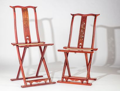 CHINE CHINE - XXe

Six chaises pliantes en bois laqué rouge

H. : 106 cm ; L. : 50...