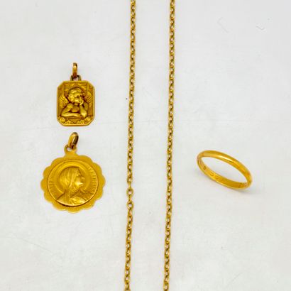 null Lot of 2 gold medals, 1 gold wedding ring and a gold chain 

Gross weight: 11.9...