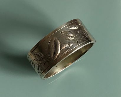 null Silver bracelet chiselled with bindweed early XXth century

Foreign work (swan...