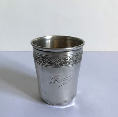 null Timbale on heel out of silver engraved of a frieze of palmettes in the high...