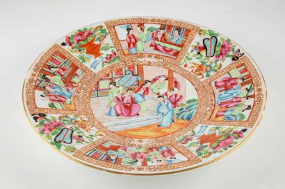 CHINE CHINA - Canton

Dish decorated with scenes in reserves

19th century

Hair

D....