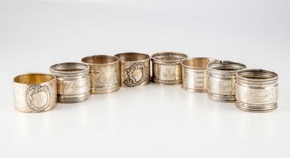 null Set of 8 silver napkin rings. 

Minerve hallmark

Weight : 197 g 

(dents)