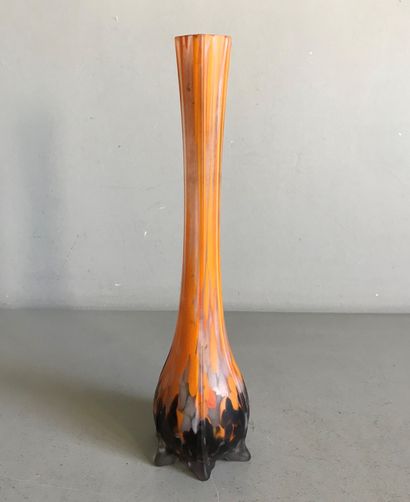 null Vase soliflore en verre marmorren dans les style de SCHNEIDER.

H. : 30 cm