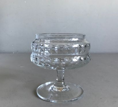 null A small cut crystal bowl on a foot.

H. 12 cm
