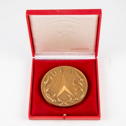 CONDARD Medal for the Délégation Général pour L'Armement

Hands beating the iron...
