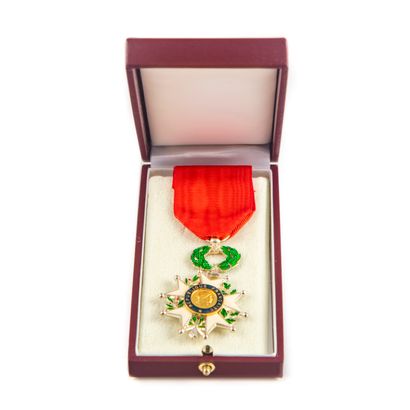 Médaille de la Légion d'honneur émaillée

Etat...