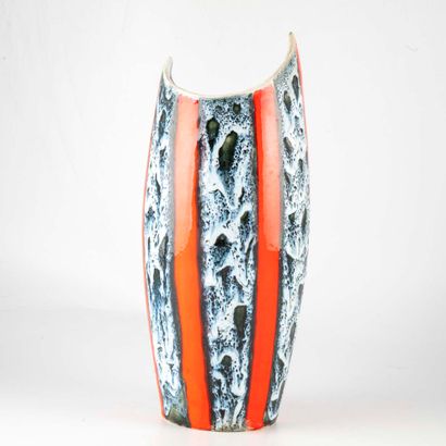 VALLAURIS VALLAURIS

Vase in glazed earthenware

Mark in hollow on the base "Luc...