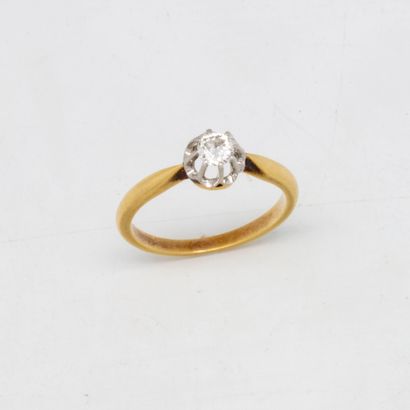 null Small yellow gold ring with a small diamond

weight : 2,5 g