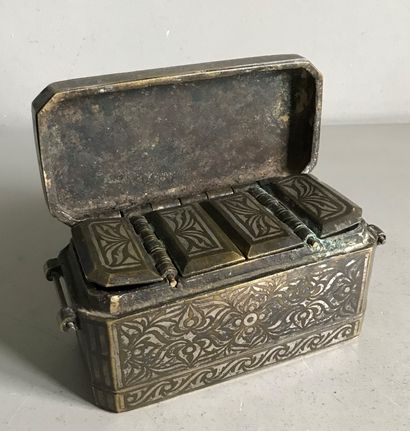 PHILIPPINES PHILIPPINES

Rectangular box for betel nuts in bronze inlaid with silver...