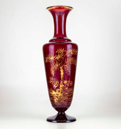 BOHEME BOHEM ?

A large red glass vase with gilded Chinese lion and tiger decoration

H....