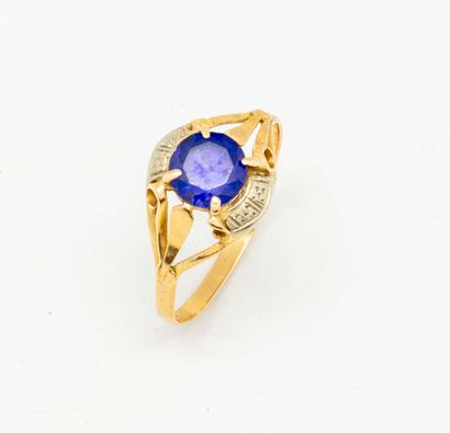 Circa 1920

Yellow gold ring with a sapphire...