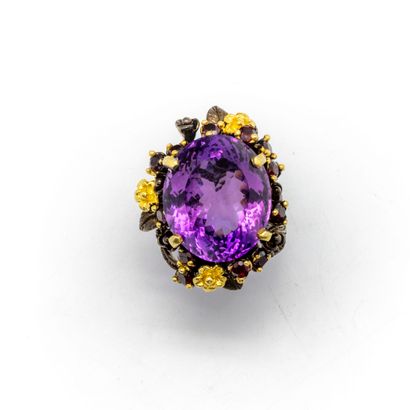 A silver ring with an amethyst weighing approximately...
