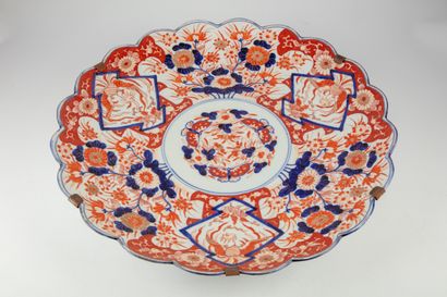 JAPON JAPAN - 19th century

Large porcelain dish with blue, red and gold decoration,...