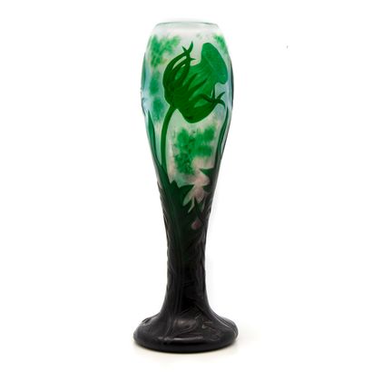 DAUM Nancy DAUM NANCY

Vase with bulbous body on a long foot and a circular base,...
