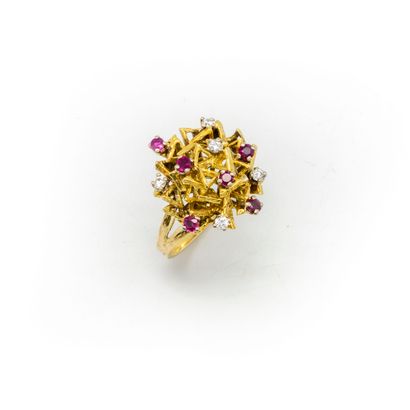null Gold ring with 5 diamonds and 6 rubies

TDD : 61 

Gross weight: 9,1 g.