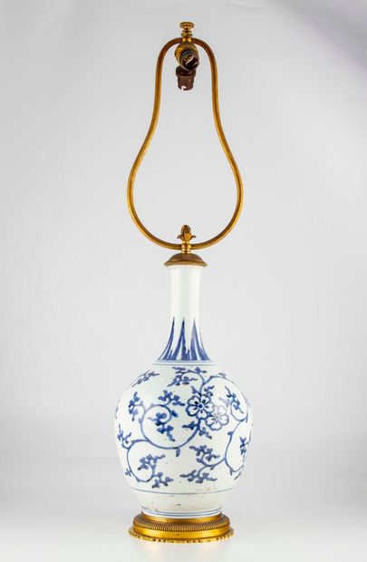 CHINE CHINA 

Porcelain bottle vase with blue and white decoration of flowering branches

Mounted...