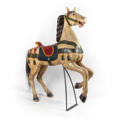 null Carousel horse in polychrome wood

With its metal base

H. 128 cm ; W. : 97...