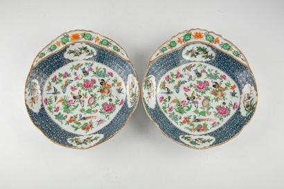 CHINE CHINA - Canton

Two hollow dishes decorated with butterflies, flowers and birds

19th...