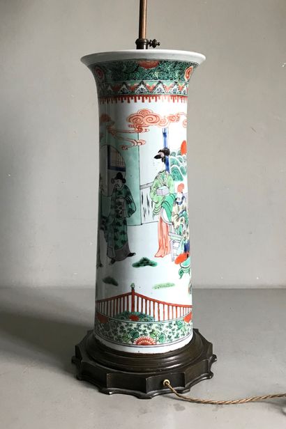CHINE CHINE 

Important vase rouleau à col évasé en porcelaine à décor tournant d'émaux...