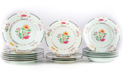 Raynaud RAYNAUD & Cie - Limoges

6 assiettes creuses,6 assiettes plates, 4 assiettes...