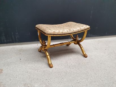 null Gilded wood stool with imitation bamboo. 

Napoleon III period

H. 37 cm ; W.:...
