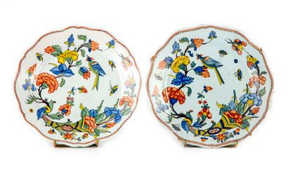 ROUEN Manufacture of ROUEN - XVIIIth century

Two earthenware plates, with scalloped...