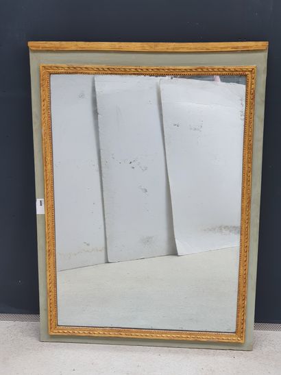 null Miroir trumeau de style Louis XVI en bois doré et laqué vert d'eau

135,5 x...