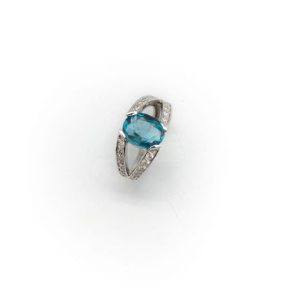18k white gold ring set with a blue zircon...