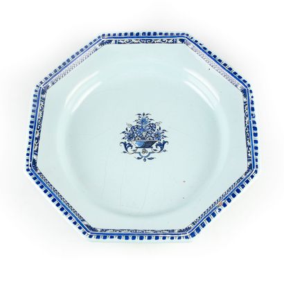 ROUEN Manufacture of ROUEN - XIXth century

Octagonal earthenware dish decorated...