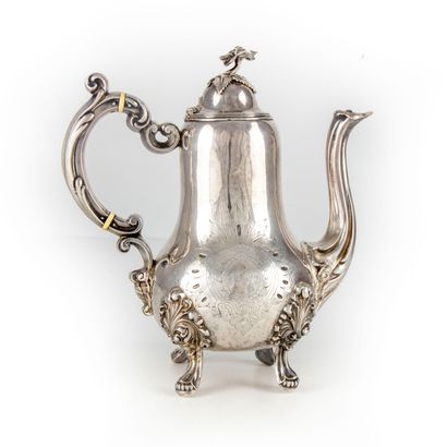 TURQUET Silver coffee pot finely chased and engraved in rocaille style, with figures

M.O.:...