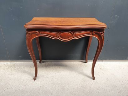 null Louis XV style mahogany game table

H. 74 cm ; W. 84 cm ; D. 43 cm 

(Missing...