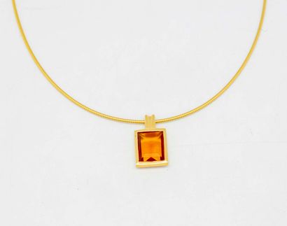 Gold necklace with a citrine

Gross weight:...
