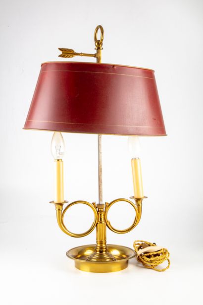 null Lampe bouillotte en bronze et tôle peinte bordeaux. Abat jour en tôle peinte....