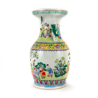 CHINE CHINA - 20th century

Porcelain vase with swollen body with polychrome decoration...