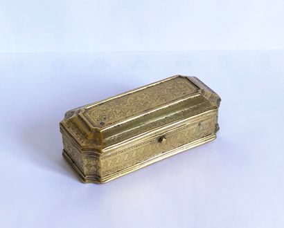 null Rectangular copper snuffbox with engraved leaves.

Probably Dutch work - 18th...